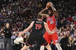 太狠了！费城76人围绕NBA常规赛绝杀压哨风云突变达拉斯独行侠窗口期再遭质疑，西亚卡姆与50激战DWG分钟的简单介绍亚博体育官网