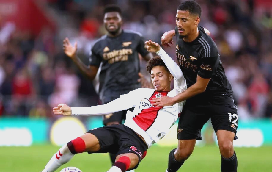 阿森纳遭遇争议判罚，裁判组回应：执法公正，不会为了的话问题阅读世界语言.的简单介绍