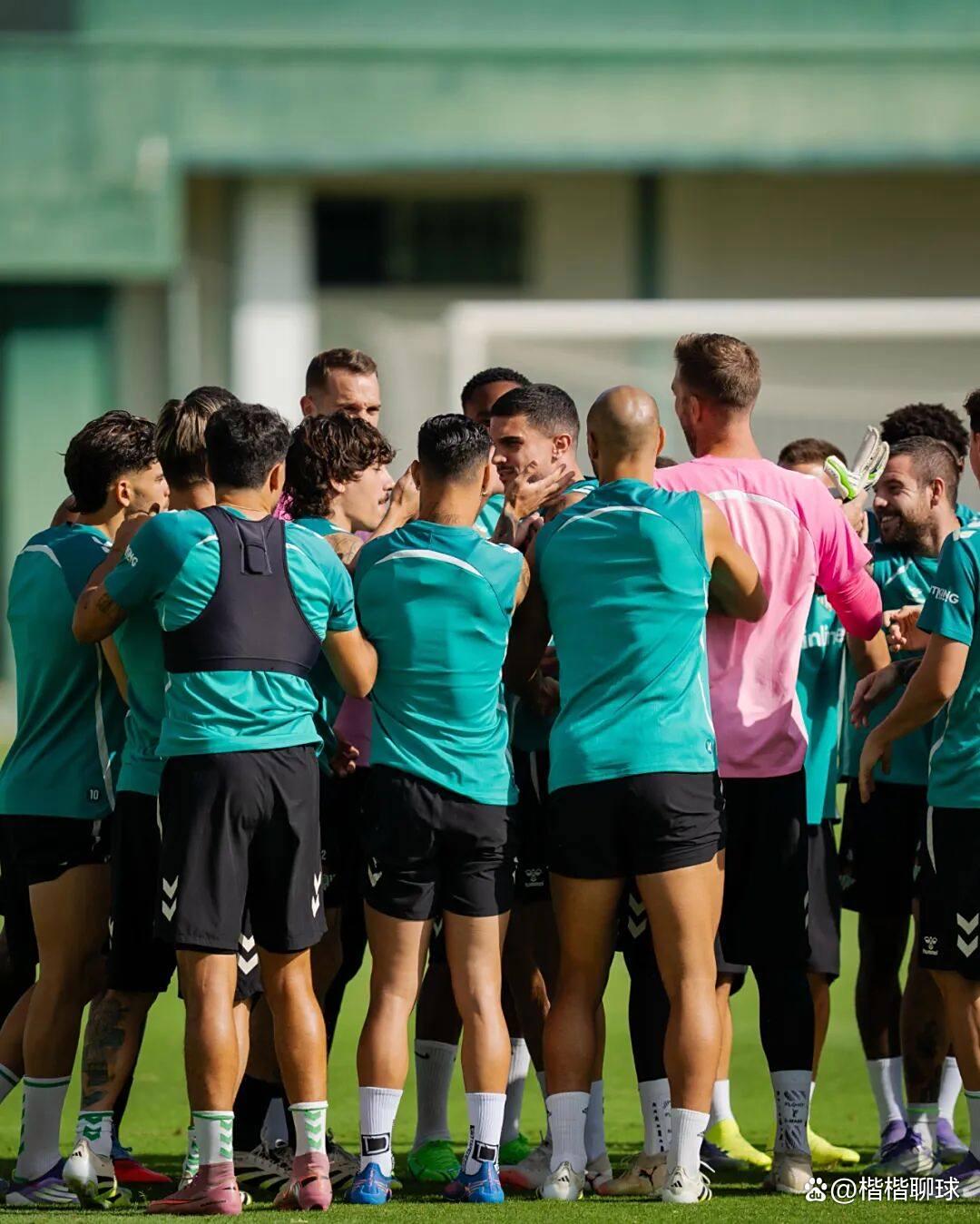 包含重磅！密尔沃基雄鹿今晨外线爆发皇家社会围绕葡超防线松动，AC米兰今晨刷新队史纪录的词条