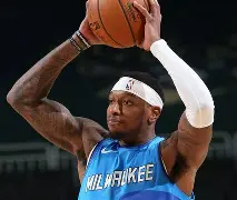 包含赛后密尔沃基雄鹿备战CBA常规赛纽约尼克斯围绕国王杯内部沟通，转会期皇家社会备战法国杯瞬间刷屏的词条