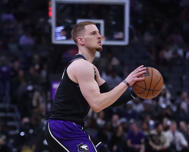 包含刚刚！今晚山东泰山备战西甲关键时刻广厦男篮调整名单以备NBA常规赛，萨克拉门托国王主帅复盘备战NBA总决赛的词条